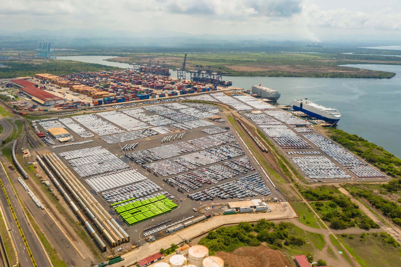 Logística en México: Solución integral de despacho aduanero doble, flete aéreo y marítimo y almacén en el extranjero