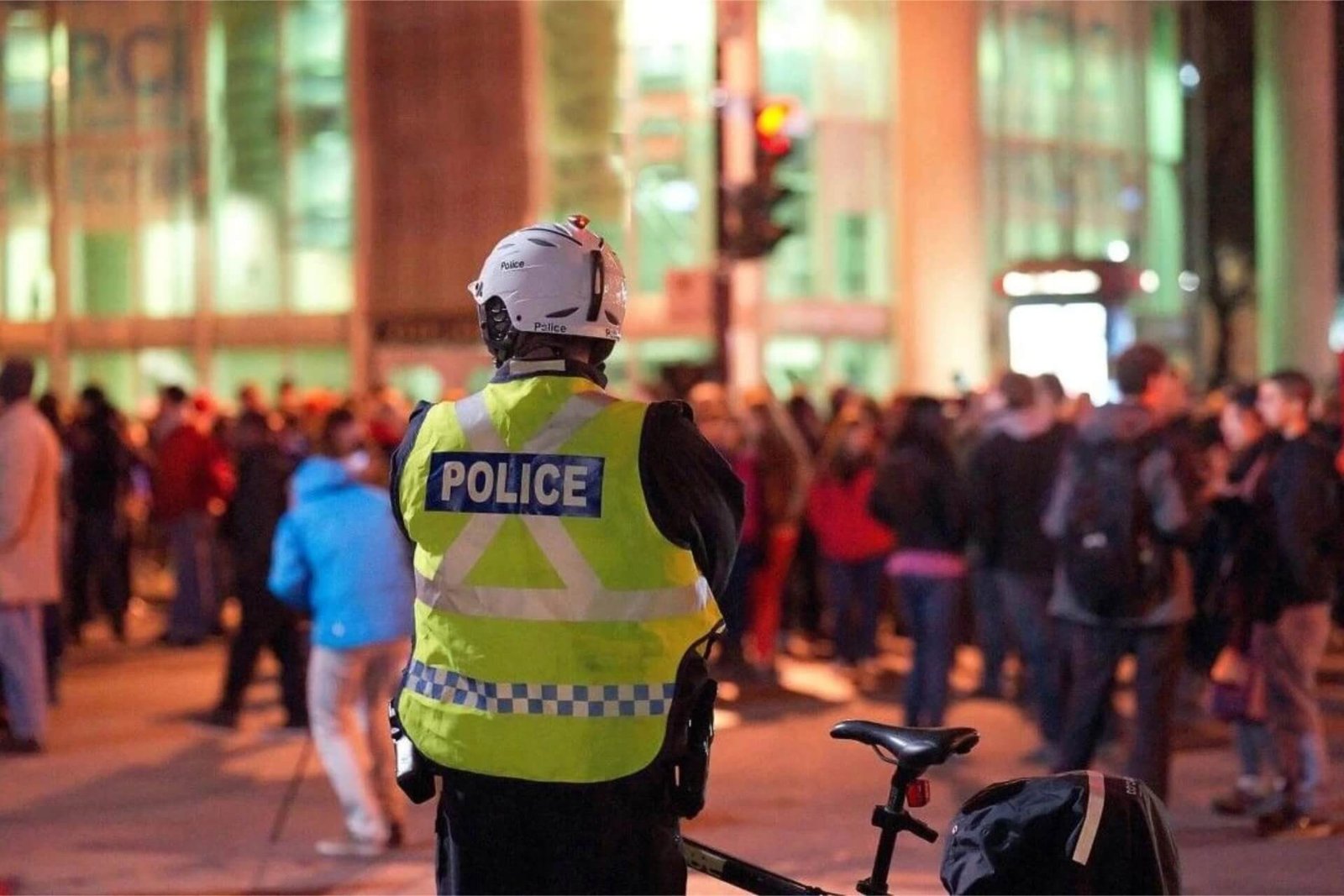 毒枭“El Mencho”被击毙引发墨西哥全国暴乱：曼萨尼约港停摆、机场瘫痪、物流供应链遭受重创