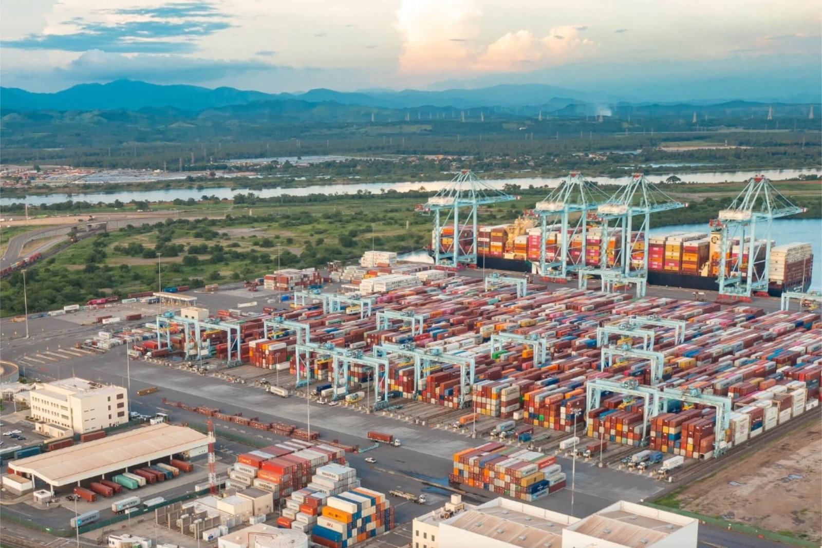 中东一打仗，墨西哥集装箱保费暴涨10倍！从3000到30000美金，这账怎么算的？