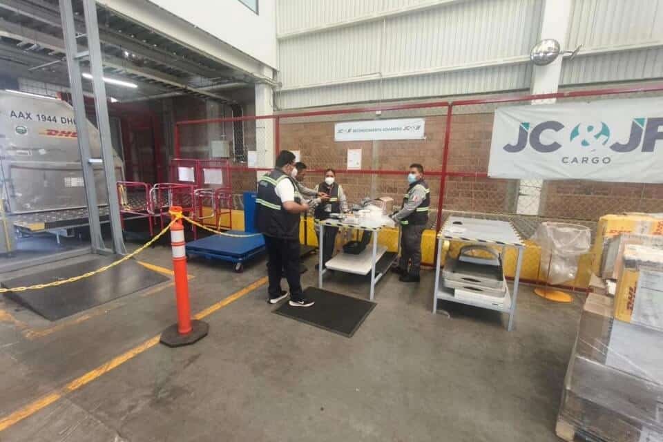 mexico customs crackdown worldcup fakes textiles chemicals 2026 (2)